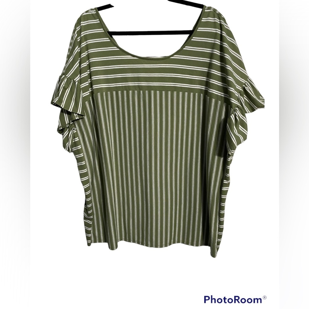 NWOT•Terra & Sky Sage/White Ruffled SS Sleeve top 3X